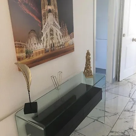 Beautiful With Terrace And Pools 아파트 에스테포나